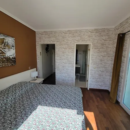 Newly Remodeled 2bd Brilliant Oura Strip 9min