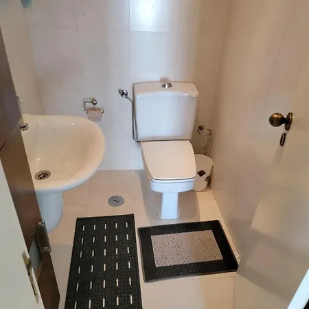 Newly Remodeled 2bd Brilliant Oura Strip 9min