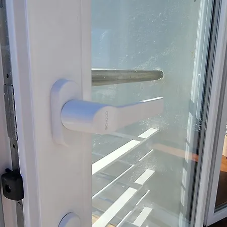 Newly Remodeled 2bd Brilliant Oura Strip 9min