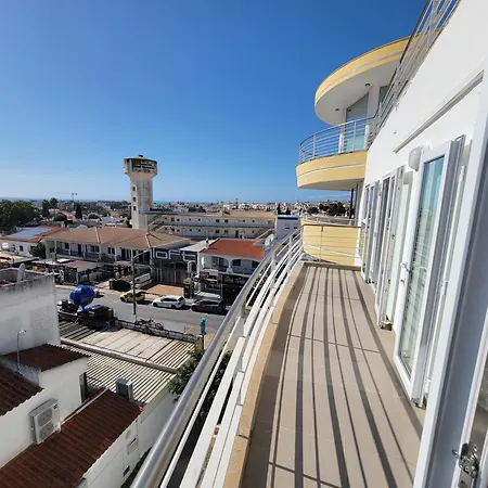 Newly Remodeled 2bd Brilliant Oura Strip 9min