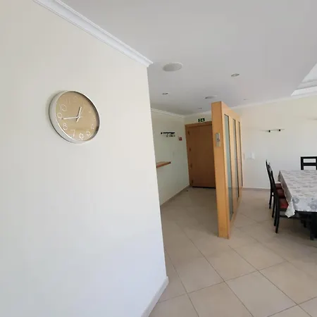 Newly Remodeled 2bd Brilliant Oura Strip 9min