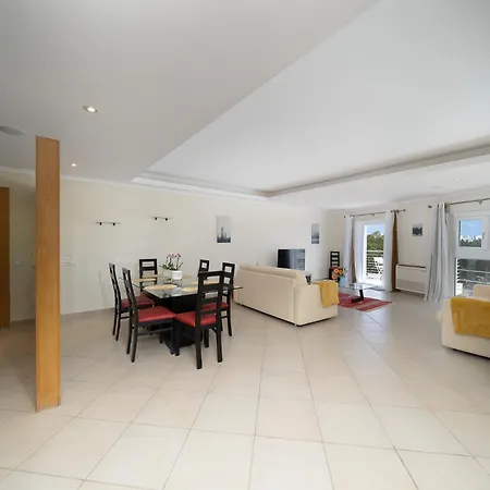 Newly Remodeled 2bd Brilliant Oura Strip 9min *