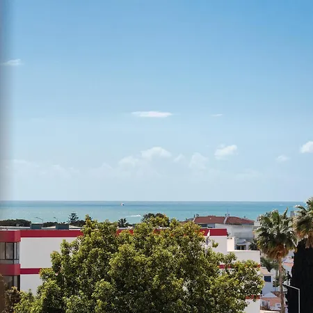 Newly Remodeled 2bd Brilliant Oura Strip 9min
