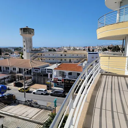 Newly Remodeled 2bd Brilliant Oura Strip 9min アパート