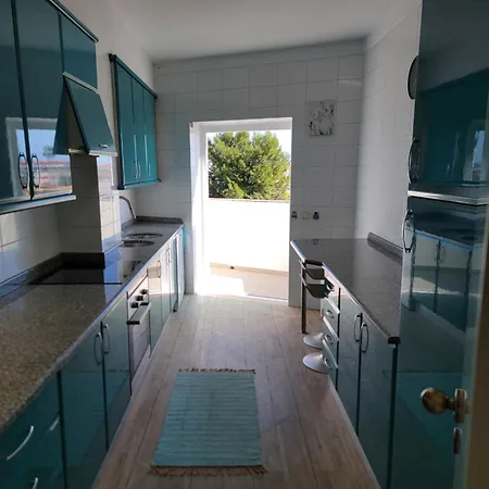 Newly Remodeled 2bd Brilliant Oura Strip 9min