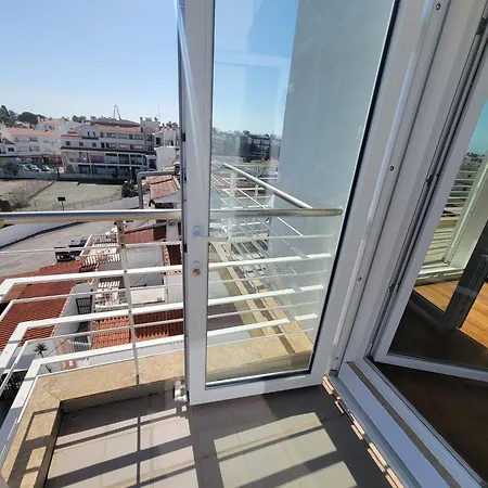 Newly Remodeled 2bd Brilliant Oura Strip 9min *